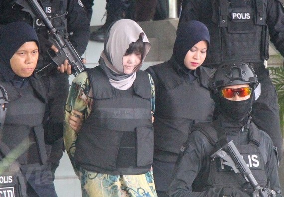 Malaysian police escorted Doan Thi Huong (centre).(Photo: VNA)
