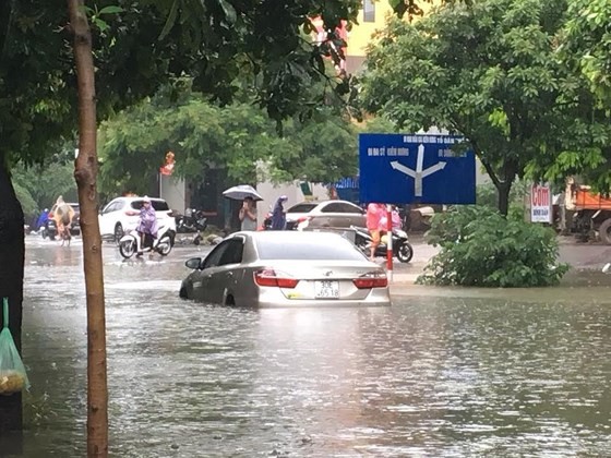 Heavy rains may flood many streets in downtown Hanoi  ​