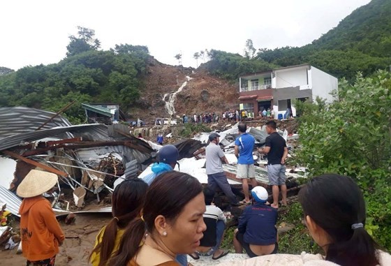 Heavy rains after the 8th typhoon cause landslides in Nha Trang City