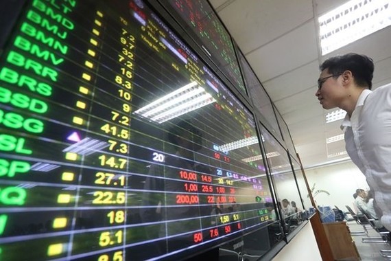 Shares rise at start of new week