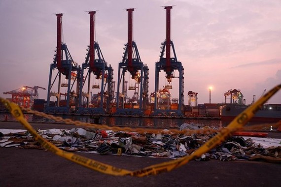 Recovered aircraft debris from the crashed Lion Air flight JT610 laid out at the Tanjung Priok port in Jakarta, Indonesia on November 1, 2018 (Photo: Reuters)