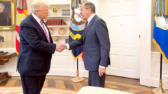 Tổng thống Mỹ Donald Trump gặp Ngoại trưởng Sergey Lavrov tại Phòng Bầu dục ở Nhà Trắng