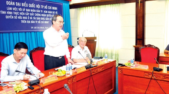 Bí thư Thành ủy TPHCM Nguyễn Thiện Nhân phát biểu chỉ đạo tại buổi làm việc