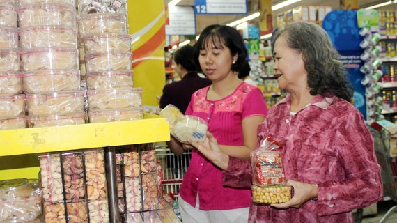 Hệ thống siêu thị Co.opmart bắt đầu giảm giá hàng hóa Tết