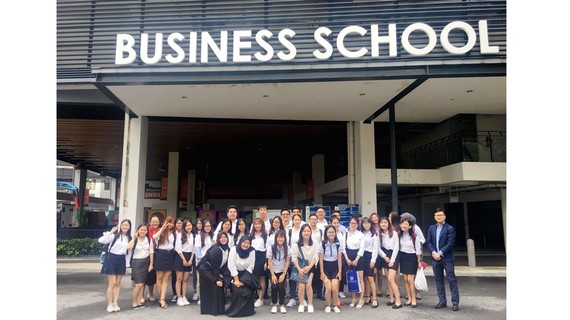 22 sinh viên Việt Nam và Indonesia tham gia chương trình học tập trải nghiệm trong 2 tuần tại Singapore