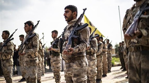 Thành viên của Các lực lượng Dân chủ Syria (SDF) tại Deir Ezzor, Syria. Ảnh: TTXVN