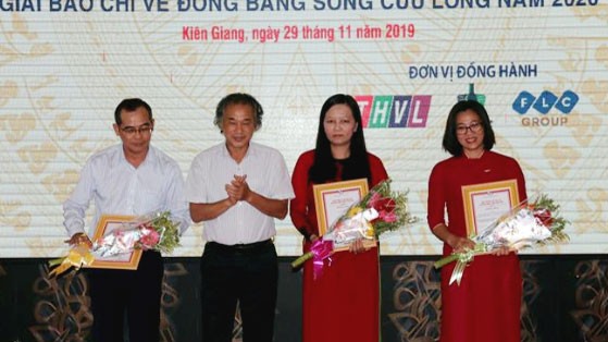 Lễ trao giải báo chí về Đồng bằng sông Cửu Long năm 2019. Ảnh: Lê Sen/TTXVN