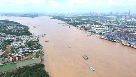 Sông Đồng Nai - nguồn cung cấp nước quan trọng cho TPHCM - đoạn qua quận 2 và huyện Nhơn Trạch (tỉnh Đồng Nai)