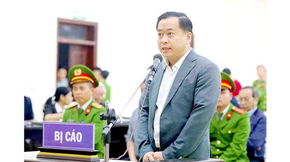 Bị cáo Phan Văn Anh Vũ nói lời sau cùng trước khi tòa tuyên án. Ảnh: TTXVN