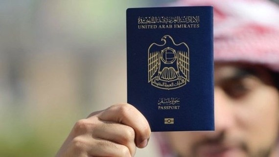 Tấm hộ chiếu của UAE được đánh giá là quyền lực nhất thế giới. Nguồn: Khaleej Times