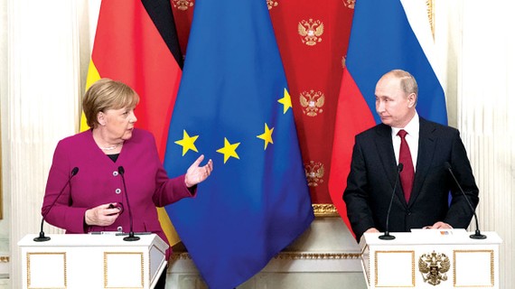 Tổng thống Nga Putin và Thủ tướng Đức Merkel tại cuộc họp báo chung