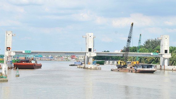 Công trình cống ngăn triều Phú Xuân (quận 7, TPHCM) thuộc dự án “Giải quyết ngập do triều khu vực TPHCM” có xét đến biến đổi khí hậu giai đoạn 1. Ảnh: CAO THĂNG