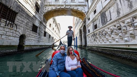 Đi thuyền tại Venice, Italy. Ảnh: TTXVN