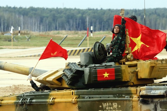 Đội tuyển xe tăng Việt Nam vô địch bảng 2 cuộc thi Xe tăng hành tiến tại Hội thao quân sự quốc tế 2020. Ảnh: TTXVN