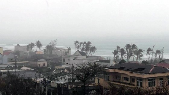 Huyện đảo Lý Sơn đang trong cơn bão vào sáng 11-11-2020