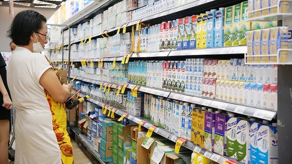 Thị trường sữa phát triển, người tiêu dùng hưởng lợi Người tiêu dùng dễ dàng chọn lựa sản phẩm sữa phù hợp nhu cầu và túi tiền