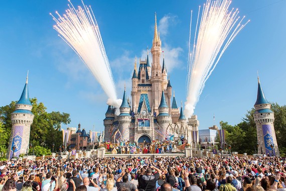 Disney tăng trưởng nhờ Disney+ và công viên giải trí