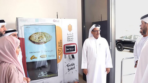 Dubai đã lắp máy phát bánh mì miễn phí cho người nghèo