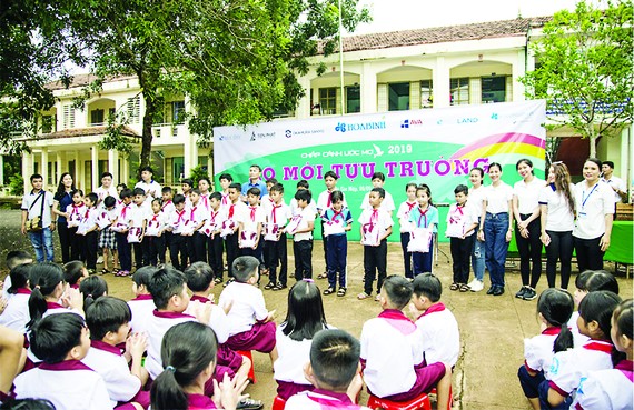 Trao tặng 2.200 “Áo mới tựu trường 2019” tại Bù Gia Mập, tỉnh Bình Phước