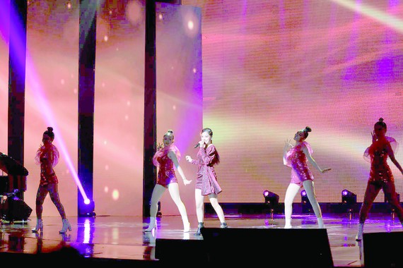 Hoàng Yến Chibi mang “hit” trình diễn bùng nổ tại lễ trao giải Asian Television Awards 24