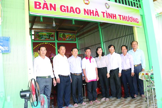 Công ty TNHH MTV Xổ số kiến thiết tỉnh Đồng Tháp trao nhà tình thương tại huyện Thanh Bình, tỉnh Đồng Tháp