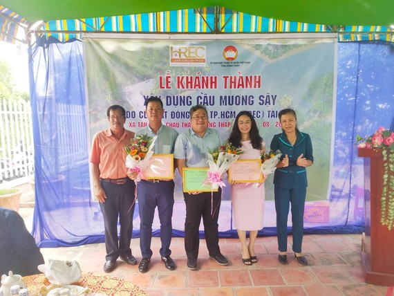 CLB Bất động sản TPHCM tặng công trình cầu cho người dân Đồng Tháp