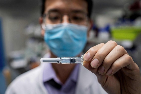 Các nhà sản xuất với các vaccine ứng viên đang trong giai đoạn thử nghiệm cuối cùng vẫn chưa công bố dữ liệu chính thức. Ảnh: AFP