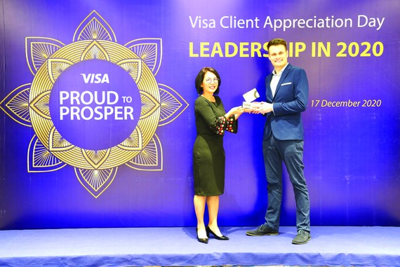 Home Credit nhận giải thưởng uy tín từ Visa