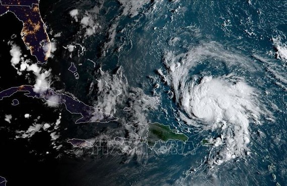 Hình ảnh ghi từ vệ tinh NOAA/RAMMB cho thấy bão Dorian quét qua vùng lãnh thổ Pueto Rico thuộc Mỹ trên vùng biển Caribe ngày 29-8-2019. Ảnh: AFP/TTXVN