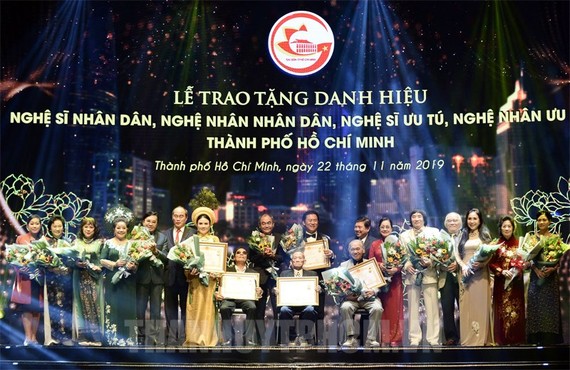 Lễ trao tặng danh hiệu NSND, NSƯT tại TPHCM năm 2019. Ảnh: Thanhuy.vn