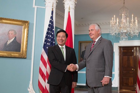 Phó Thủ tướng, Bộ trưởng Bộ Ngoại giao Phạm Bình Minh và Ngoại trưởng Hoa Kỳ Rex Tillerson. Ảnh: BNG