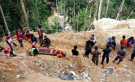 Indonesia: Sập mỏ vàng, 9 người chết