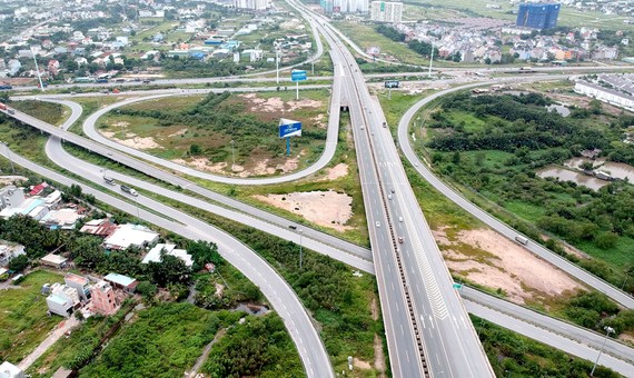 Hệ thống giao thông liên hoàn kết nối  cao tốc TPHCM - Long Thành - Dầu Giây vào đường Vành đai 2 - Mai Chí Thọ Ảnh: CAO THĂNG