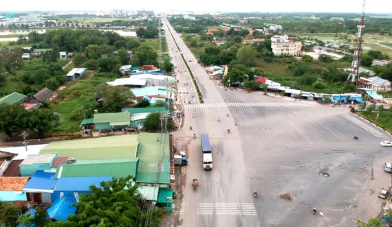 Quốc lộ 22, đoạn qua xã Lợi Thuận, huyện Bến Cầu, tỉnh Tây Ninh, gần cửa khẩu Mộc Bài nối vào cao tốc TPHCM - Mộc Bài. Ảnh: CAO THĂNG