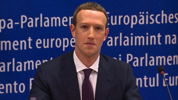 Ông Zuckerberg đã đề nghị các nghị sĩ châu Âu được trả lời sau một số câu hỏi. Ảnh: Los Angeles Times 