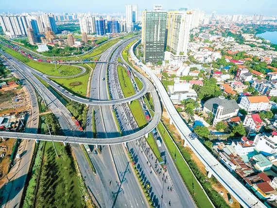 Xa lộ Hà Nội - cửa ngõ khu Đông đang được đầu tư bài bản về cơ sở hạ tầng.  Ảnh: VIỆT DŨNG