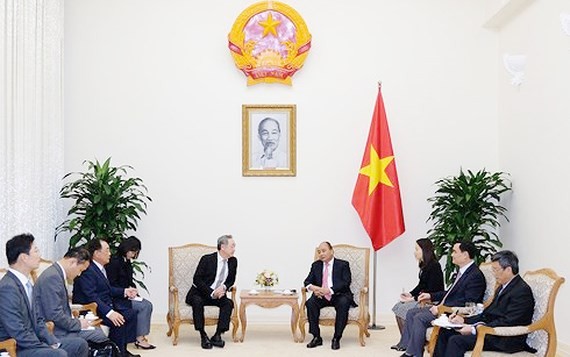 Thủ tướng Nguyễn Xuân Phúc đã tiếp ông Chang Dae Whan, Chủ tịch Tập đoàn truyền thông Maekyung. Ảnh: VGP