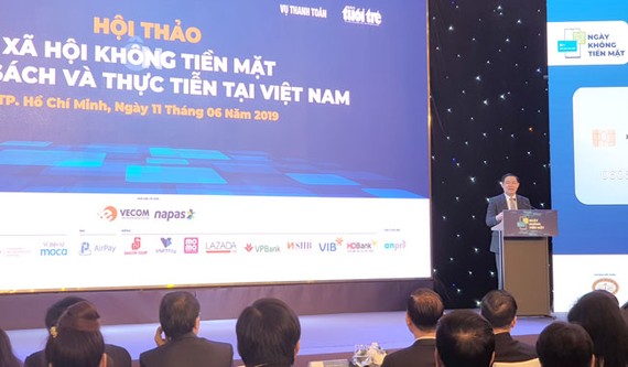 Phó Thủ tướng Vương Đình Huệ phát biểu tại hội thảo "Xã hội không tiền mặt: Chính sách và thực tiễn tại Việt Nam". 