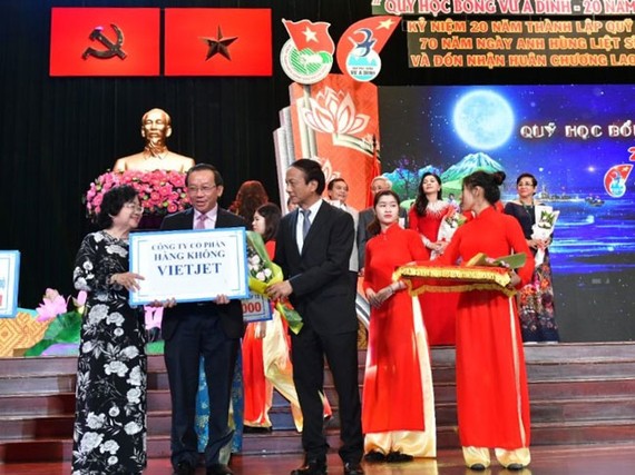 Vietjet nhận bằng khen Chính phủ về những đóng góp cho cộng đồng