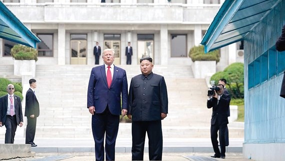 Tổng thống Donald Trump và nhà lãnh đạo Kim Jong-un từ Triều Tiên chuẩn bị trở lại Hàn Quốc