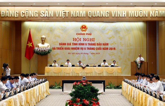 Thủ tướng Nguyễn Xuân Phúc phát biểu kết luận hội nghị. (Ảnh: Thống Nhất/TTXVN)