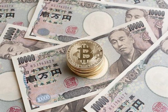 Đồng yen Nhật và tiền bitcoin. (Nguồn: dcebrief)
