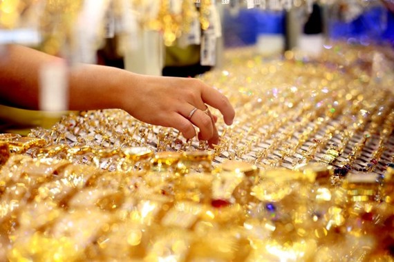 Giá vàng trong nước và thế giới tới sát ngưỡng 40 triệu đồng/lượng