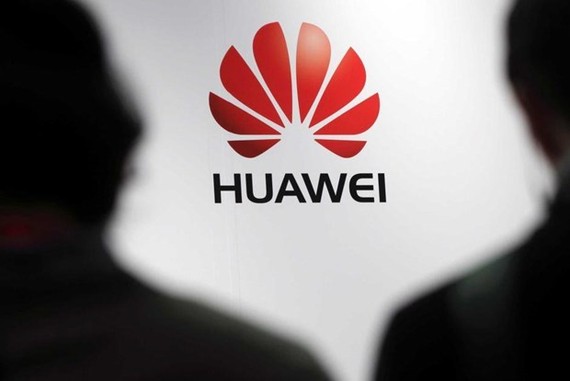 Tổng thống Trump nhấn mạnh Mỹ sẽ vẫn tiếp tục hạn chế kinh doanh với tập đoàn viễn thông Huawei của Trung Quốc. (Nguồn: Reuters)