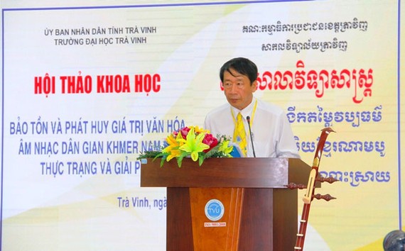 PGS.TS Phạm Tiết Khánh, Hiệu trưởng Trường Đại học Trà Vinh, phát biểu tại hội thảo.