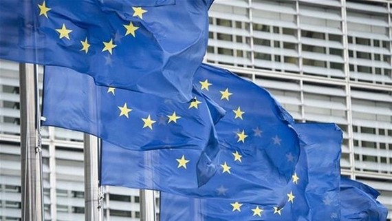 EU loại Thụy Sĩ, UAE ra khỏi danh sách các thiên đường trốn thuế