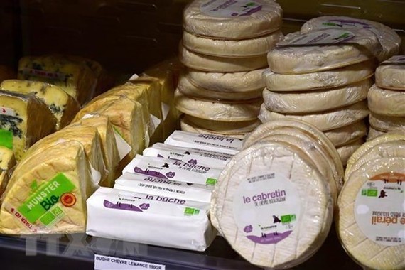 Phomát được bày bán tại một siêu thị ở Saintes, Pháp. (Nguồn: AFP/TTXVN)