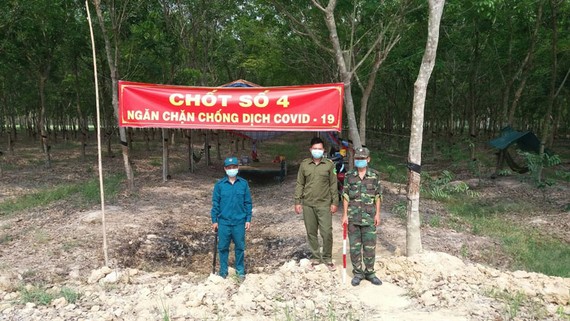 Tây Ninh tăng cường lực lượng trực chốt canh người qua lại khu vực biên giới Tây Ninh- Campuchia bằng các chốt dã chiến 24/24h.
