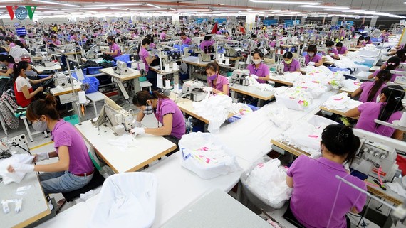 Lao động và việc làm của ngành dệt may, da giày đang là bài toán khó giải.