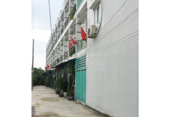 Nhà số 171/11, phường Thạnh Xuân, quận 12 được chia nhỏ thành nhiều căn từ một giấy phép xây dựng nhà ở riêng lẻ 